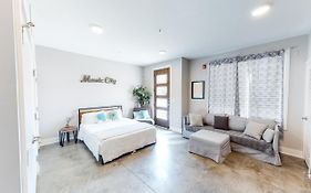 Music City Modern
